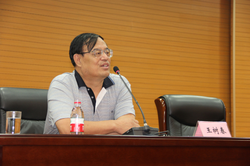 王树春教授主要从"三严三实提出的背景","三严三实的内涵","三严三实